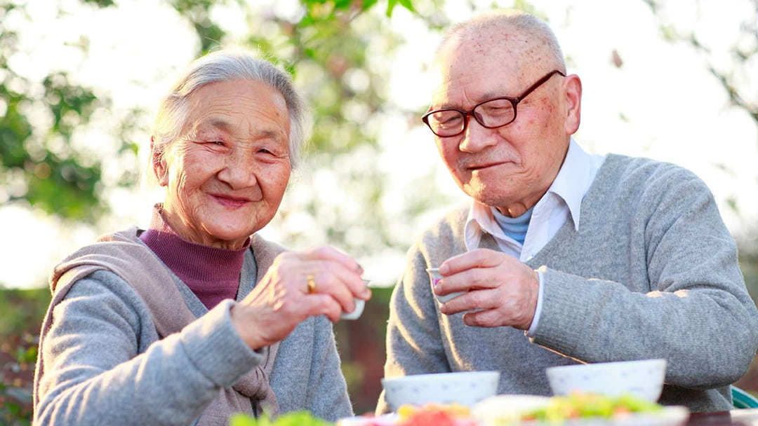 Dùng cao hồng sâm thường xuyên giúp người cao tuổi khỏe mạnh, tỉnh táo hơn