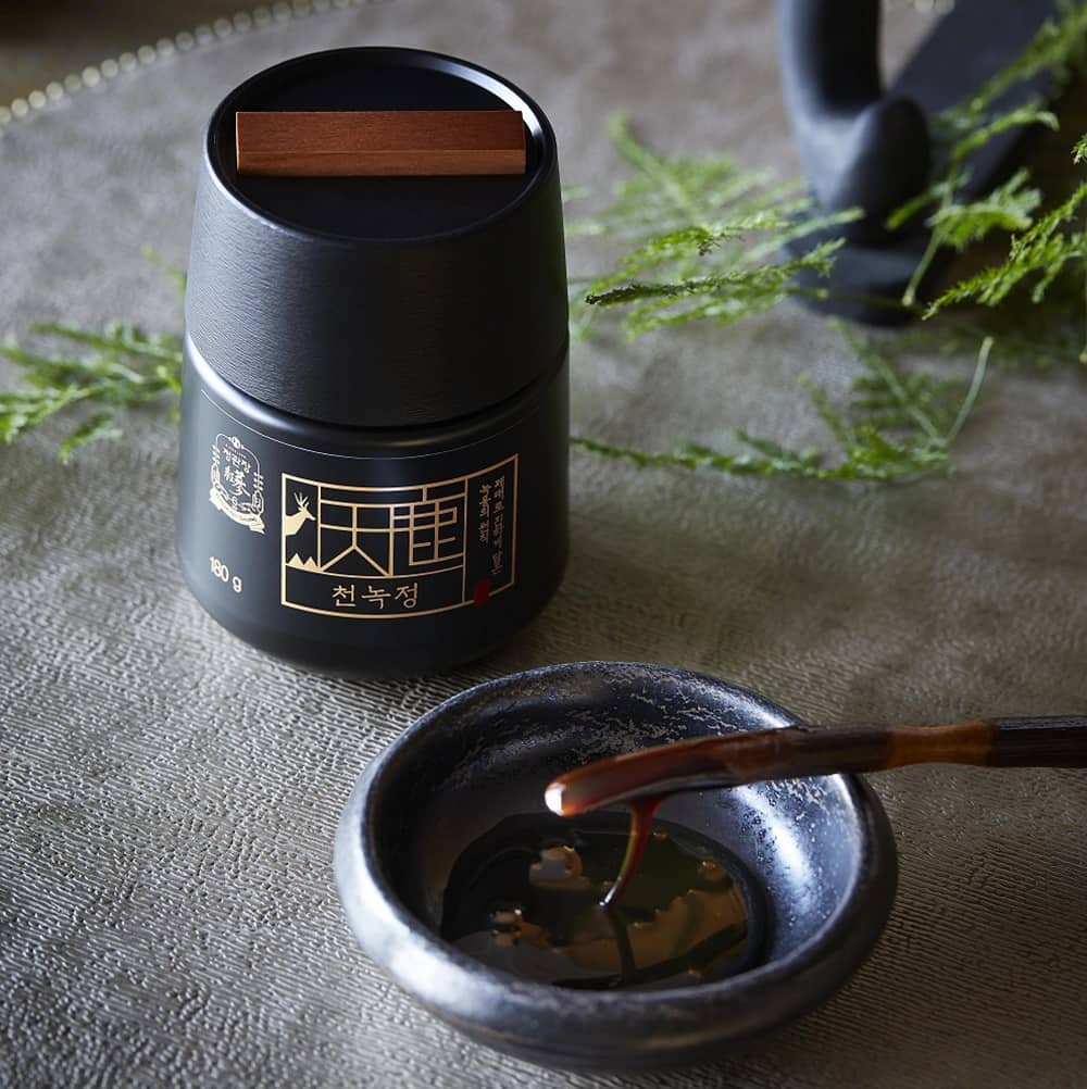 Chất cao đặc quánh giàu dưỡng chất, màu nâu cánh ván cùng hương thơm đặc trưng