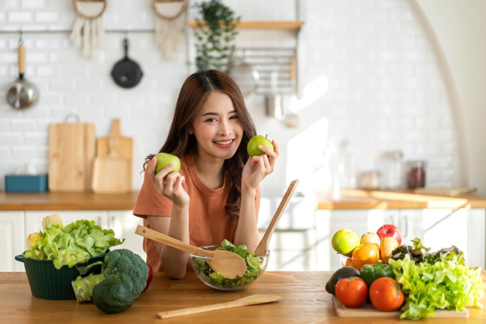Ăn nhiều rau xanh và trái cây giúp bạn hạn chế tiêu thụ tinh bột