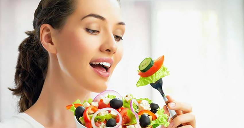 Việc bổ sung thực phẩm phù hợp có thể giúp cải thiện rối loạn nội tiết tố