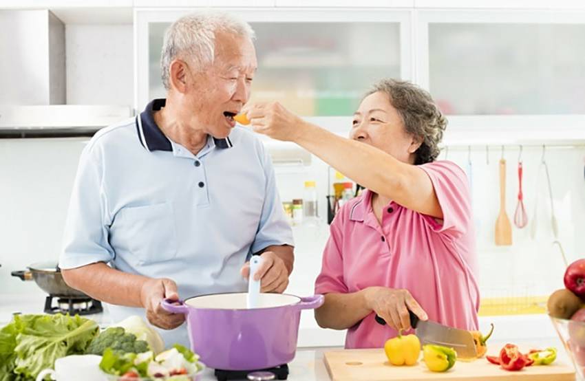 Ăn uống đủ chất sẽ giúp người cao tuổi có được hệ miễn dịch khỏe mạnh