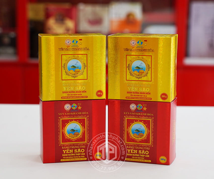 Bánh trung thu Yến Sào hộp 4 bánh x 200gr (2 thập cẩm, 2 nhân mềm)