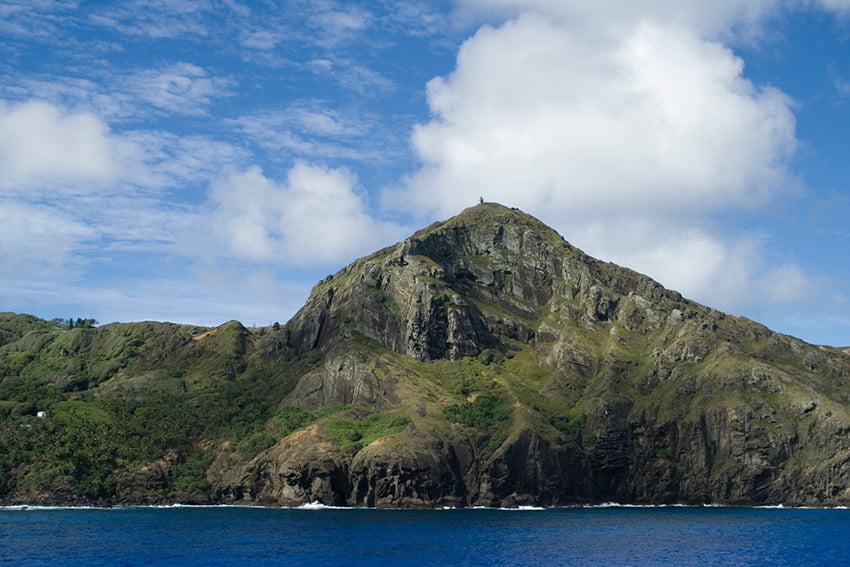 Đảo núi lửa nhỏ ở Thái Bình Dương khai sinh dòng mật ong Pitcairn