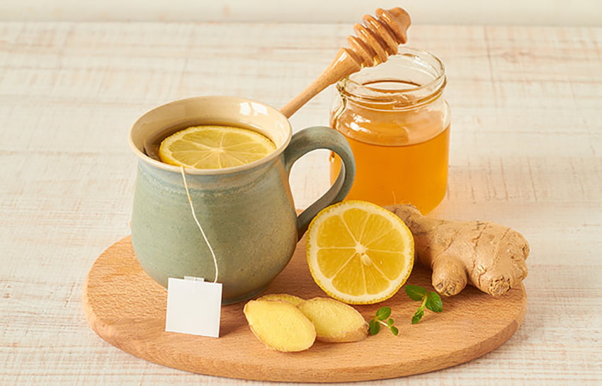 Hãy uống một cốc nước chanh hoặc gừng pha mật ong mỗi sáng