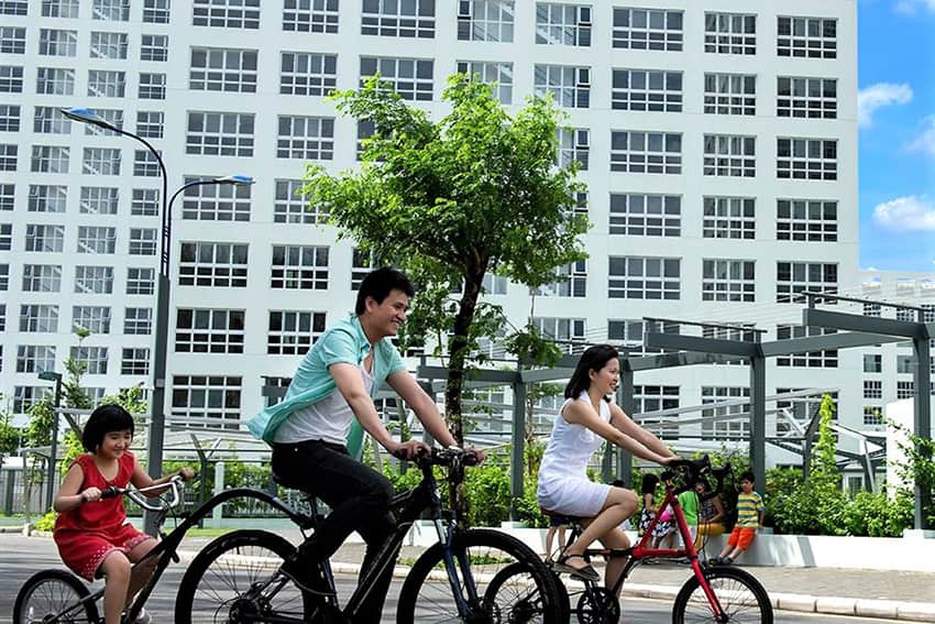 Đạp xe tại công viên gần nhà là cách vận động cơ thể hiệu quả