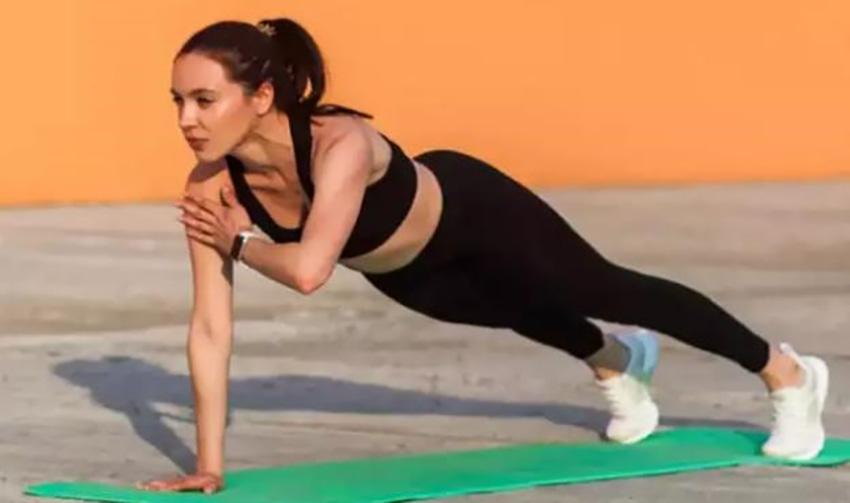 Bài tập Shoulder Tap Plank.