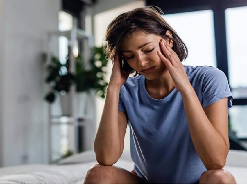 Bồn chồn, cáu kỉnh là một trong những dấu hiệu của sốt xuất huyết nặng
