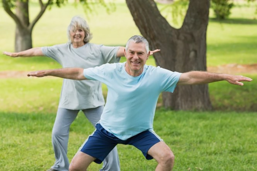 Người cao tuổi nên tập luyện thể thao thường xuyên, hạn chế ngồi lâu một chỗ