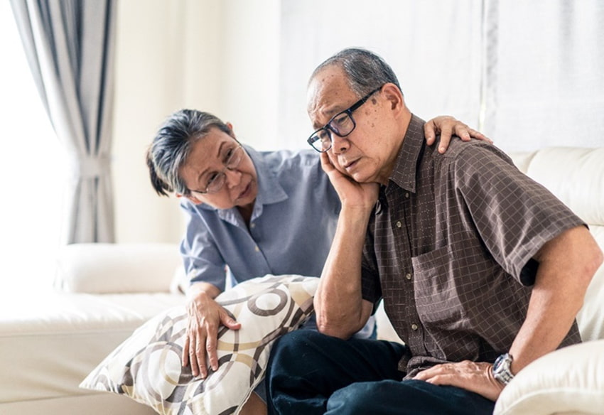 Người thân trong gia đình nên khuyến khích người cao tuổi thực hiện  thường xuyên các bài tập luyện cải thiện trí nhớ