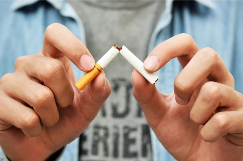 Khói thuốc gây ra nhiều nguy cơ bệnh tật cho cả người hút  lẫn người tiếp xúc với khói thuốc