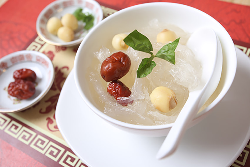 Tổ yến chứa nhiều chất Lysine, Cystine, Selenium giúp làm chậm  quá trình già đi của cơ thể rất hiệu quả
