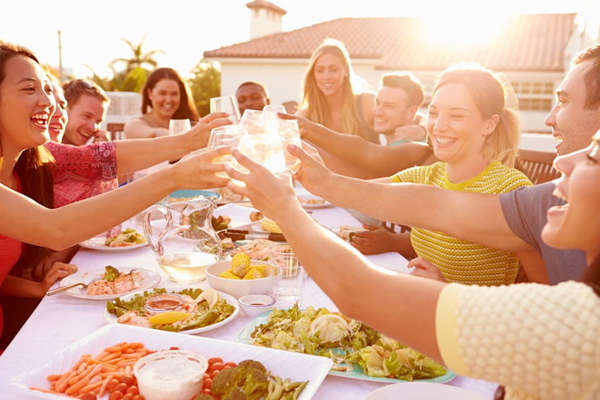 Hãy đưa ra lý do đơn giản nhưng thuyết phục khi không thể có mặt  tại sự kiện cùng một món quà trên tay