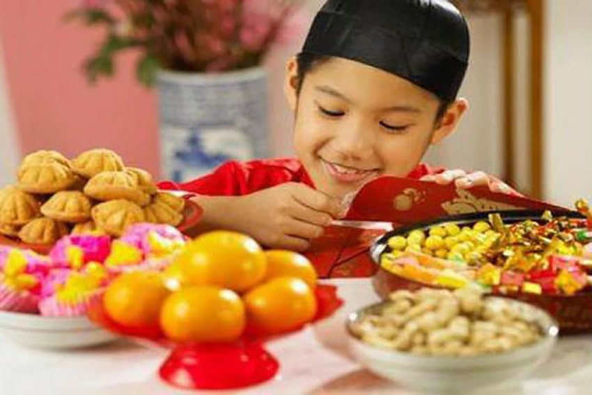 Ăn nhiều đồ ăn vặt ngày Tết sẽ ảnh hưởng không tốt đến sức khỏe của trẻ