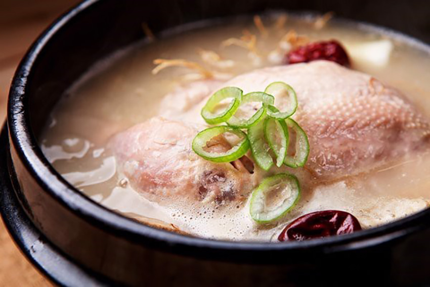 Các món ăn từ thịt gà là nguồn cung cấp protein dồi dào cho cơ thể