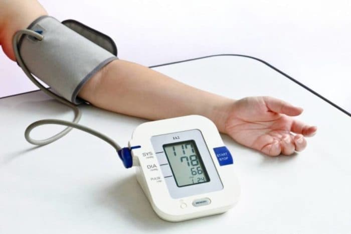 Máy đo huyết áp là trợ thủ đắc lực của người cao huyết áp