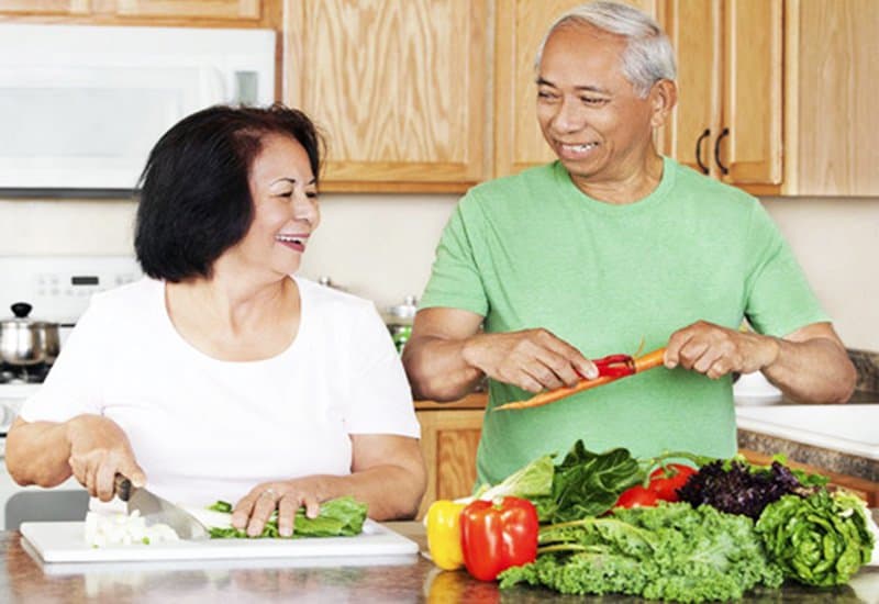 Người cao tuổi nên tăng cường rau xanh trong thực đơn hằng ngày