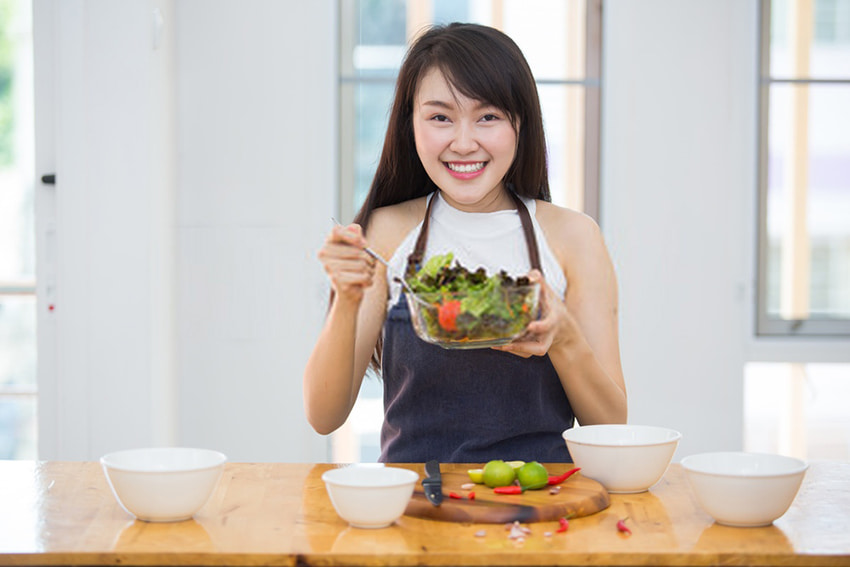 Tăng cường rau xanh, giảm ăn thịt cá sẽ giúp phụ nữ ngoài 30 