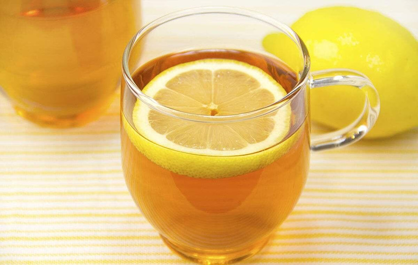Hãy uống một cốc nước ấm có pha một thìa nhỏ mật ong trước bữa sáng.
